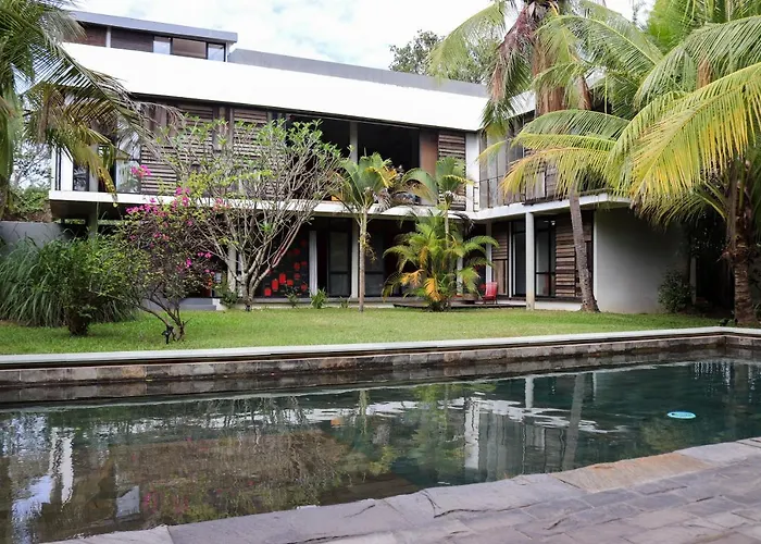 Redbox House - Private Luxury Modern Style 5 Bedrooms