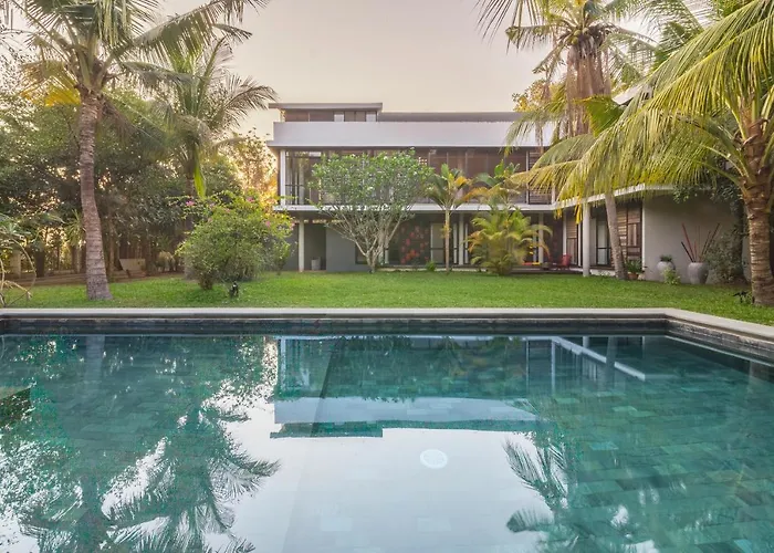 Redbox House - Private Luxury Modern Style 5 Bedrooms * Siem Reap