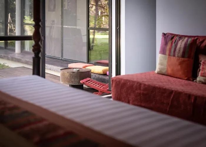 Redbox House - Private Luxury Modern Style 5 Bedrooms *