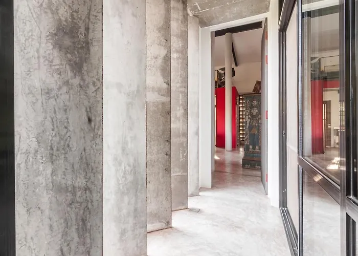 Redbox House - Private Luxury Modern Style 5 Bedrooms