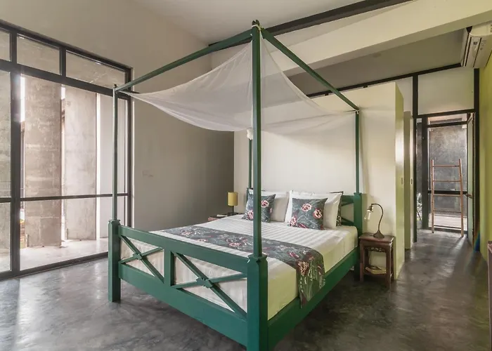 Redbox House - Private Luxury Modern Style 5 Bedrooms * Siem Reap