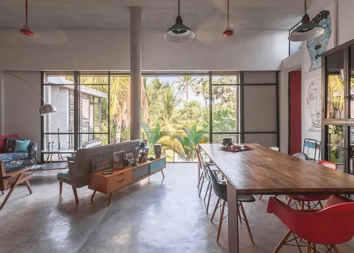 Redbox House - Private Luxury Modern Style 5 Bedrooms *